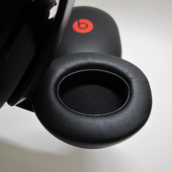 Beats by Dre Studio Wireless Over-Ear Headphone - Picture 7 of 13